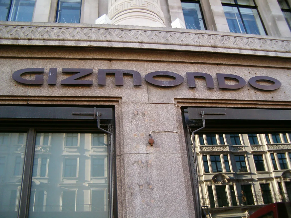 Large dark metal letters spelling Gizmondo across the stone front of a building on Regent Street in London
